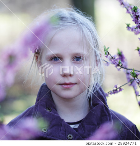 Little girl outdoors, spring portrait 29924771