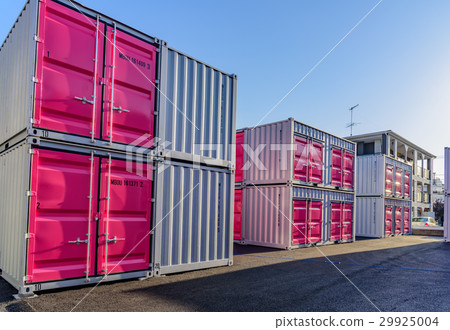 Trunk room 29925004