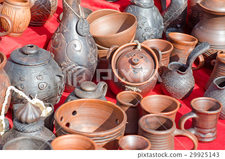 Several types of clay pottery pots at the fair Several types of clay pottery pots at the fair 29925143