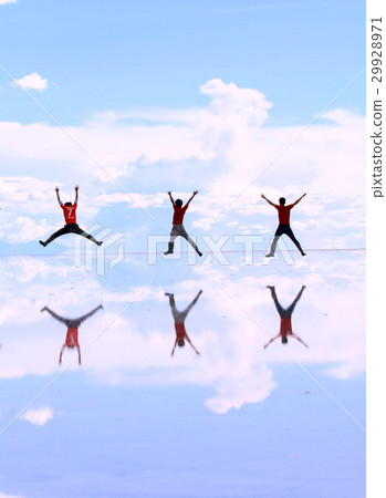 Uyuni salt lake   29928971