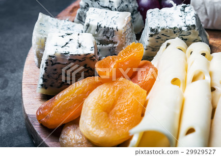 Assorted cheeses with grapes and nuts 29929527