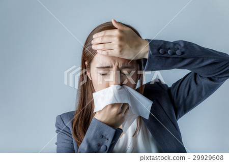 擤鼻涕的女人 擤鼻涕的女人 29929608