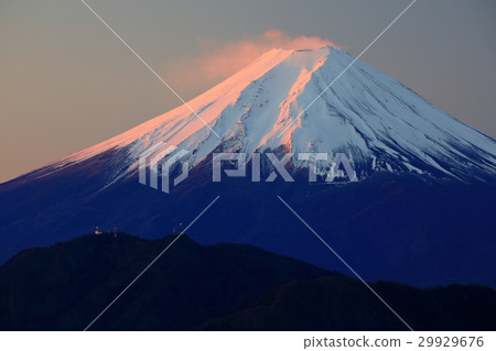 Fuji of the morning glow seen from the Bodhisattva Ridge and Takamaru Takamaru Fuji of the morning glow seen from the Bodhisattva Ridge and Takamaru Takamaru 29929676