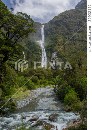 Sutherland Falls (New Zealand South Island) 29932132