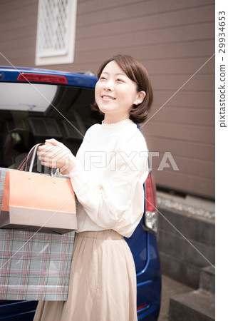 汽車購物的女人 汽車購物的女人 29934653