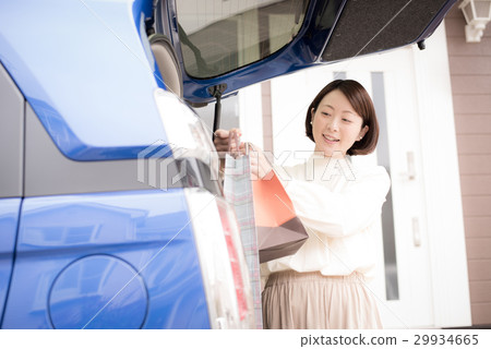 汽車購物的女人 汽車購物的女人 29934665