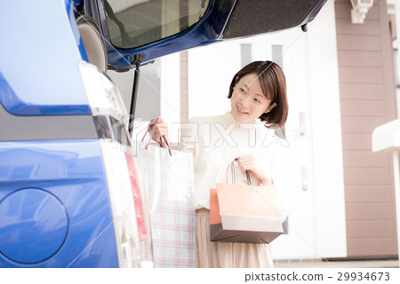 汽車購物的女人 汽車購物的女人 29934673