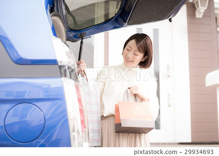 汽車購物的女人 29934693