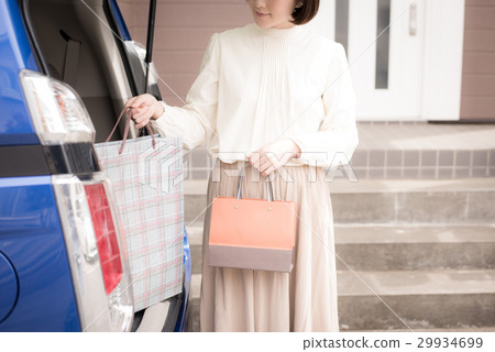 汽車購物的女人 汽車購物的女人 29934699