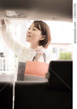 汽車購物的女人 汽車購物的女人 29934709