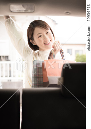 Car shopping woman Car shopping woman 29934718