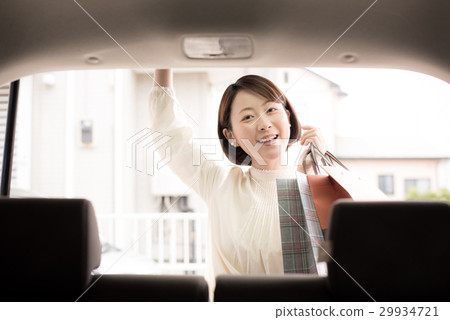 汽車購物的女人 29934721