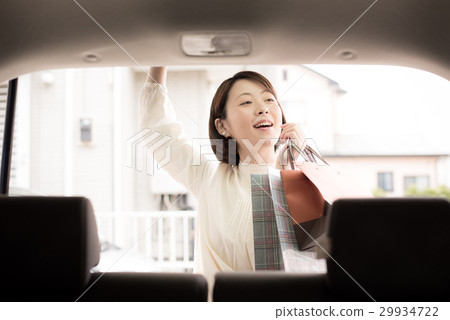 汽車購物的女人 29934722
