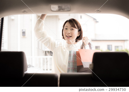 Car shopping woman Car shopping woman 29934730