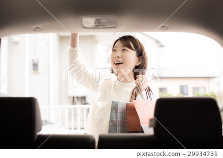 汽車購物的女人 29934731