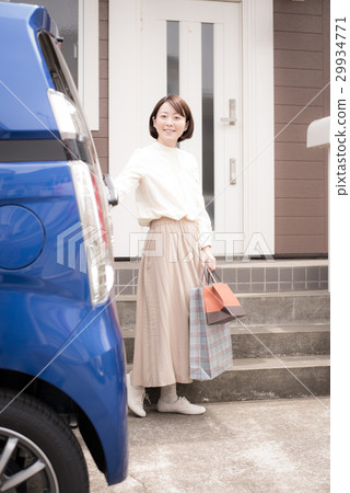 汽車購物的女人 29934771