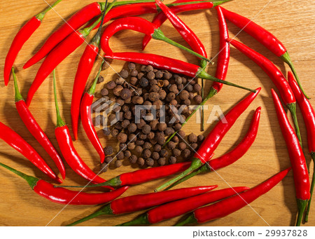 Fresh and dry pepper Fresh and dry pepper 29937828