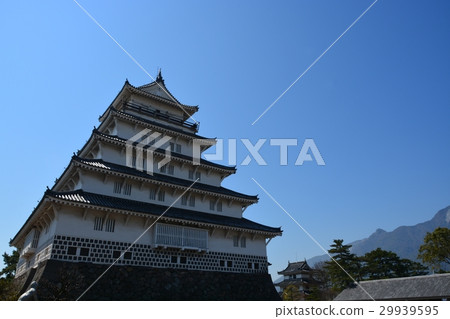 Haru Island is a castle 29939595
