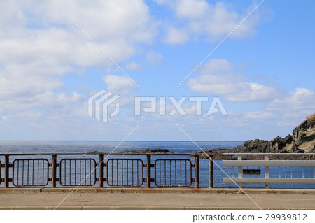 北海道泊村海藻岩橋生鏽的鐵柵欄 北海道泊村海藻岩橋生鏽的鐵柵欄 29939812
