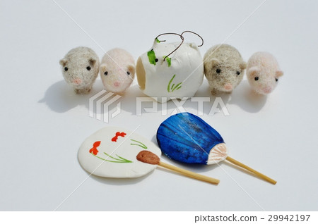 Mosquito pig and pigeon and lid 29942197