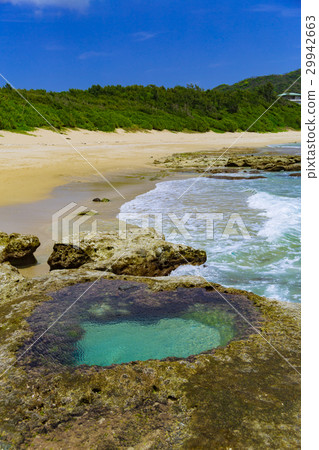 Heart rock 29942663