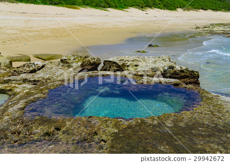 Heart rock 29942672