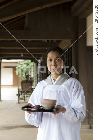 Kimono middle women 29945320