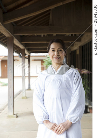 Kimono middle women 29945330