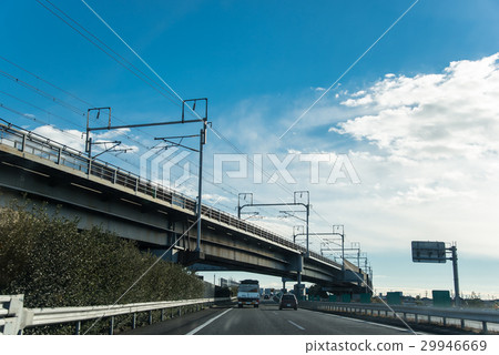 While traveling on the Meishin expressway, a track passing through the guard of the Shinkansen While traveling on the Meishin expressway, a track passing through the guard of the Shinkansen 29946669