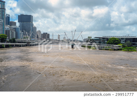 Brisbane Kurilpa Bridge during big flood event 29951777