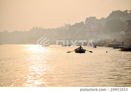 Life of India : Lives along the Ganges River Life of India : Lives along the Ganges River 29951915