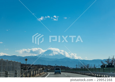 Mt. Fuji can be seen over there while driving on the central highway 29952168
