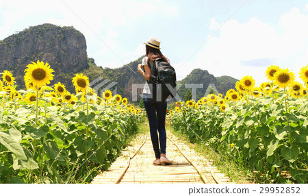 Traveling woman with backpack and straw hat 29952852
