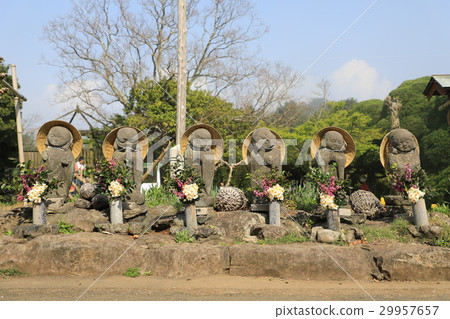 Six Jizo statues Six Jizo statues 29957657