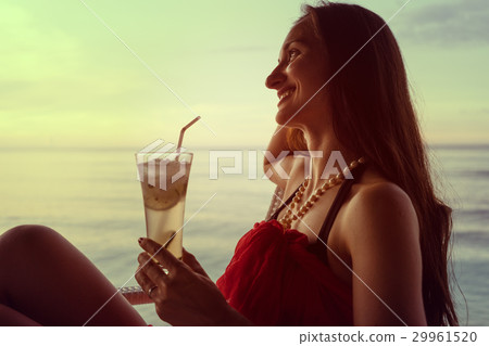 Woman tourist in summer vacation drinking cocktail 29961520