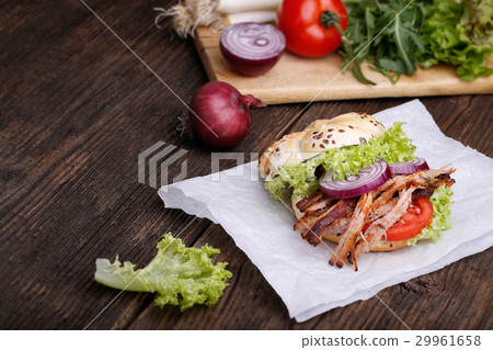 Pulled pork burger 29961658