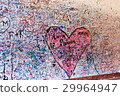Graffiti in Verona mit Herz 29964947