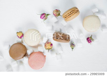 Multicoloured macaroons and marshmallow Multicoloured macaroons and marshmallow 29965009