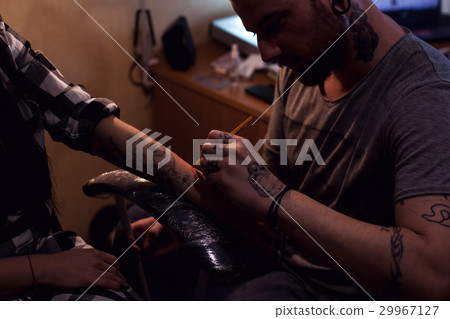 Tattooer makes scketch Tattooer makes scketch 29967127