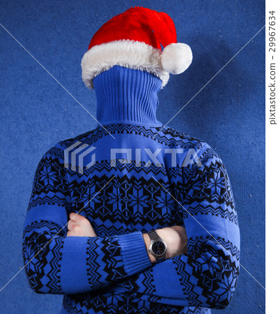 Man in christmas hat 29967634