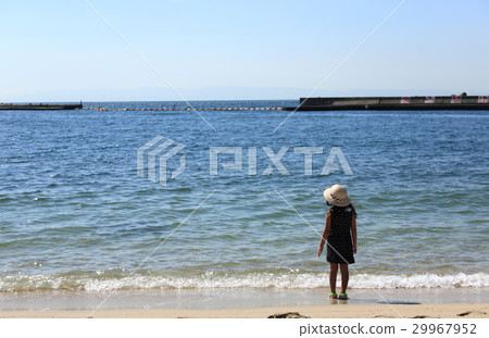 站立在波浪的女孩 站立在波浪的女孩 29967952