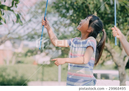 採取昆蟲暑假的女孩 29968495