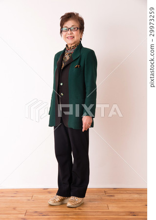 Middle-aged women's portrait Middle-aged women's portrait 29973259