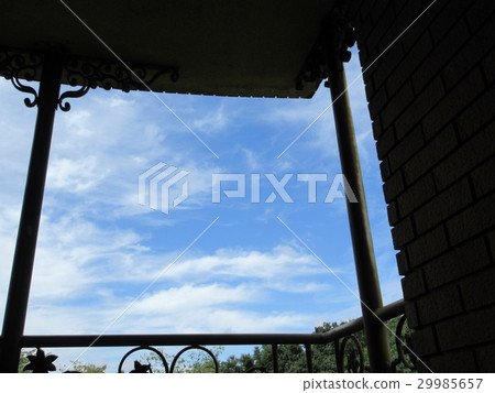 窗外的天空 窗外的天空 29985657
