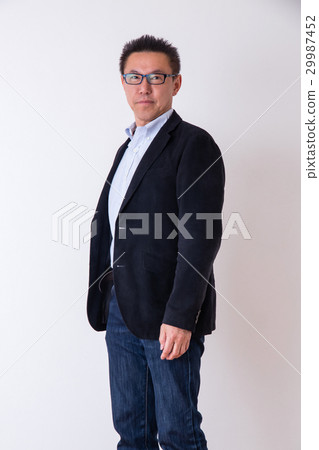 男性肖像 29987452