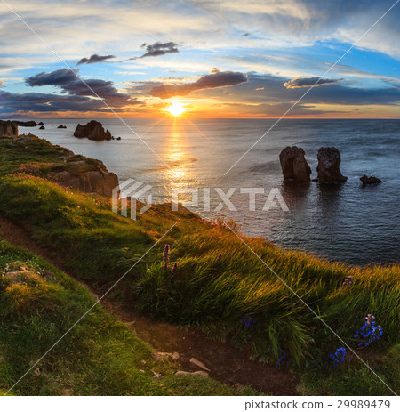 Sunset Atlantic coastline landscape. 29989479