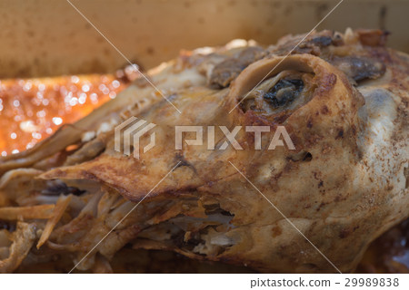 Roasted Lamb Head 29989838