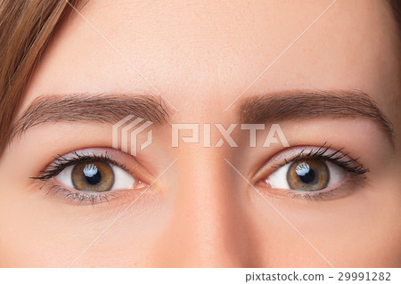 Closeup shot of woman eye with day makeup Closeup shot of woman eye with day makeup 29991282