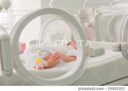 Newborn baby 29992301