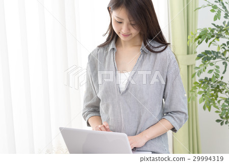 Young woman personal computer Young woman personal computer 29994319